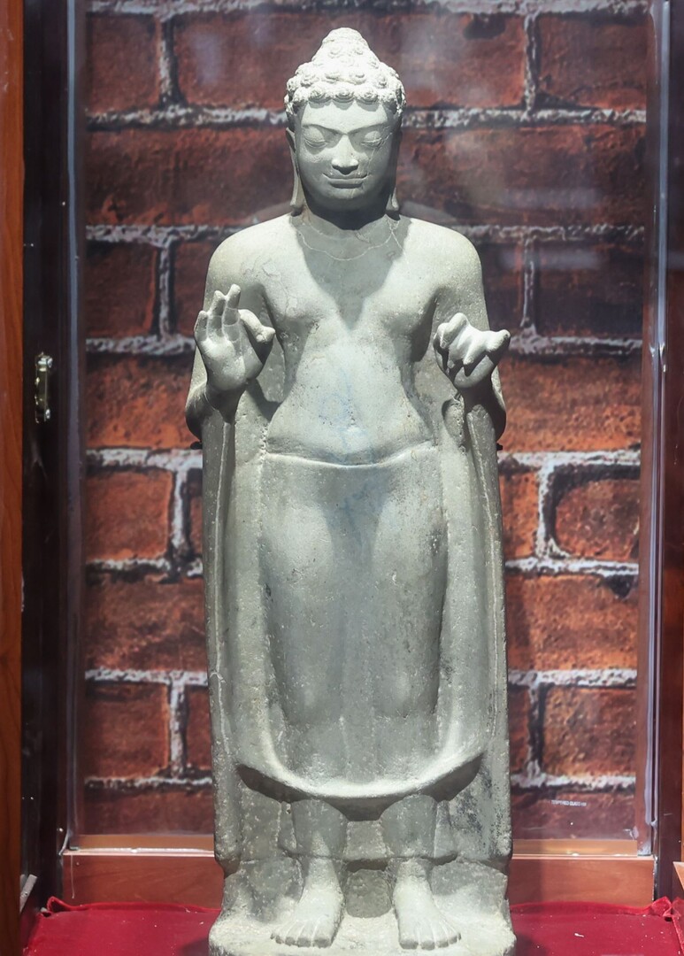 Tượng Phật đá Khánh Bình